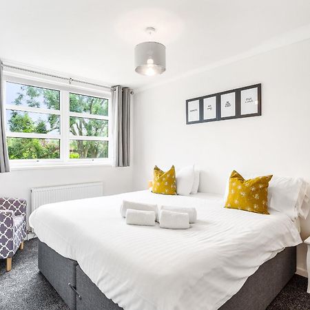 Niksa Serviced Accommodation - 3 Bedroom House Welwyn Garden City Eksteriør billede