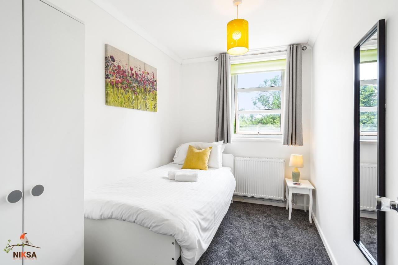 Niksa Serviced Accommodation - 3 Bedroom House Welwyn Garden City Eksteriør billede