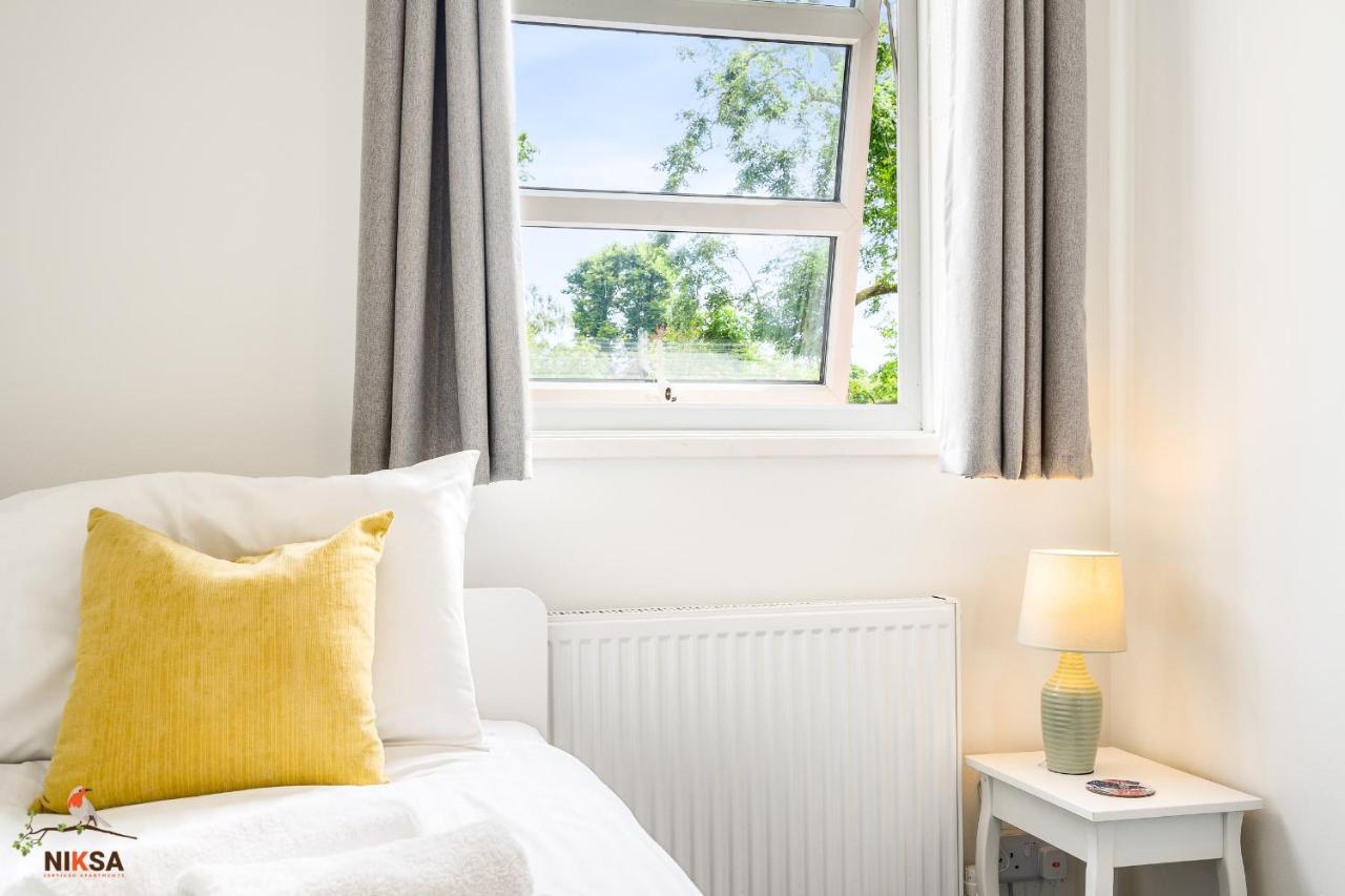Niksa Serviced Accommodation - 3 Bedroom House Welwyn Garden City Eksteriør billede