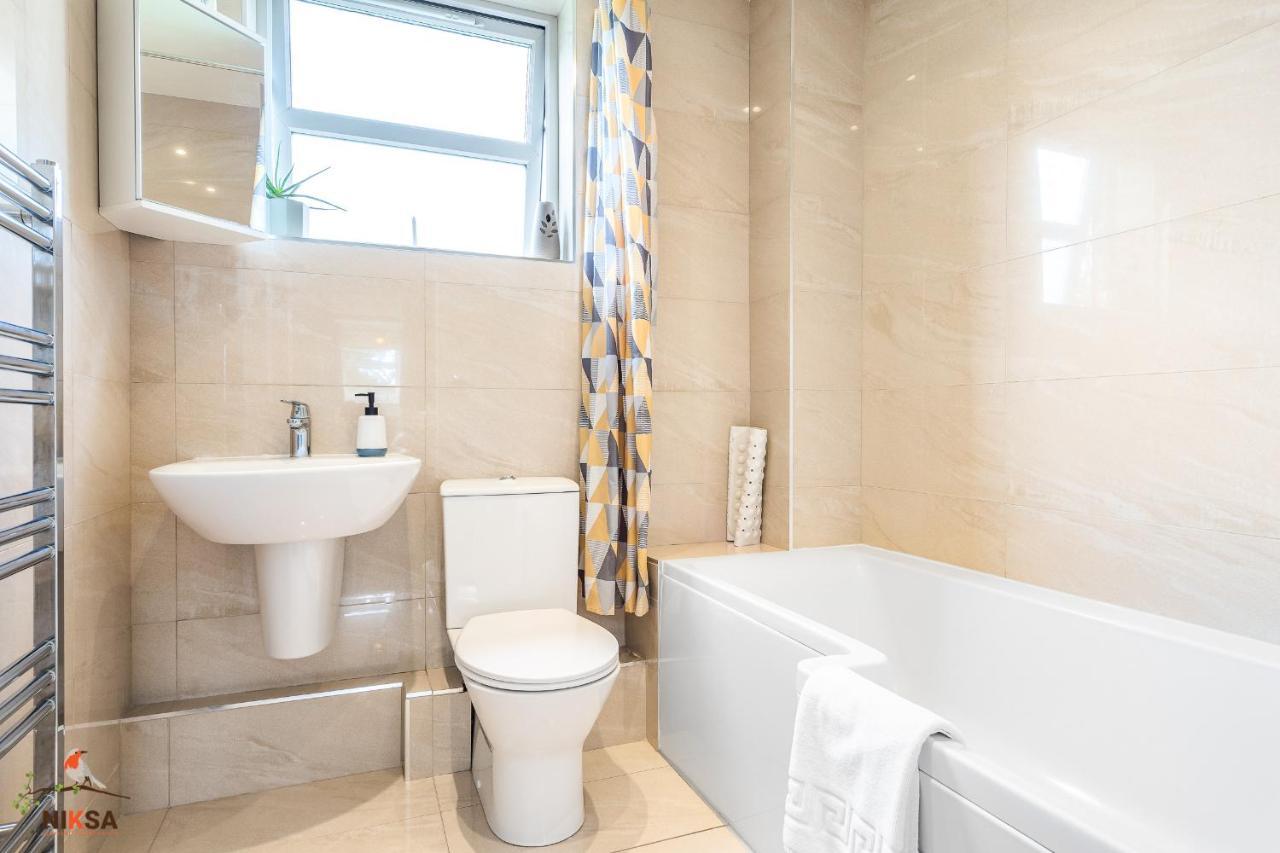 Niksa Serviced Accommodation - 3 Bedroom House Welwyn Garden City Eksteriør billede