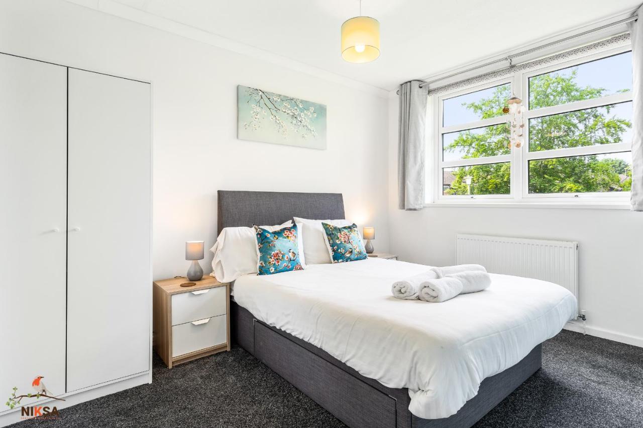 Niksa Serviced Accommodation - 3 Bedroom House Welwyn Garden City Eksteriør billede