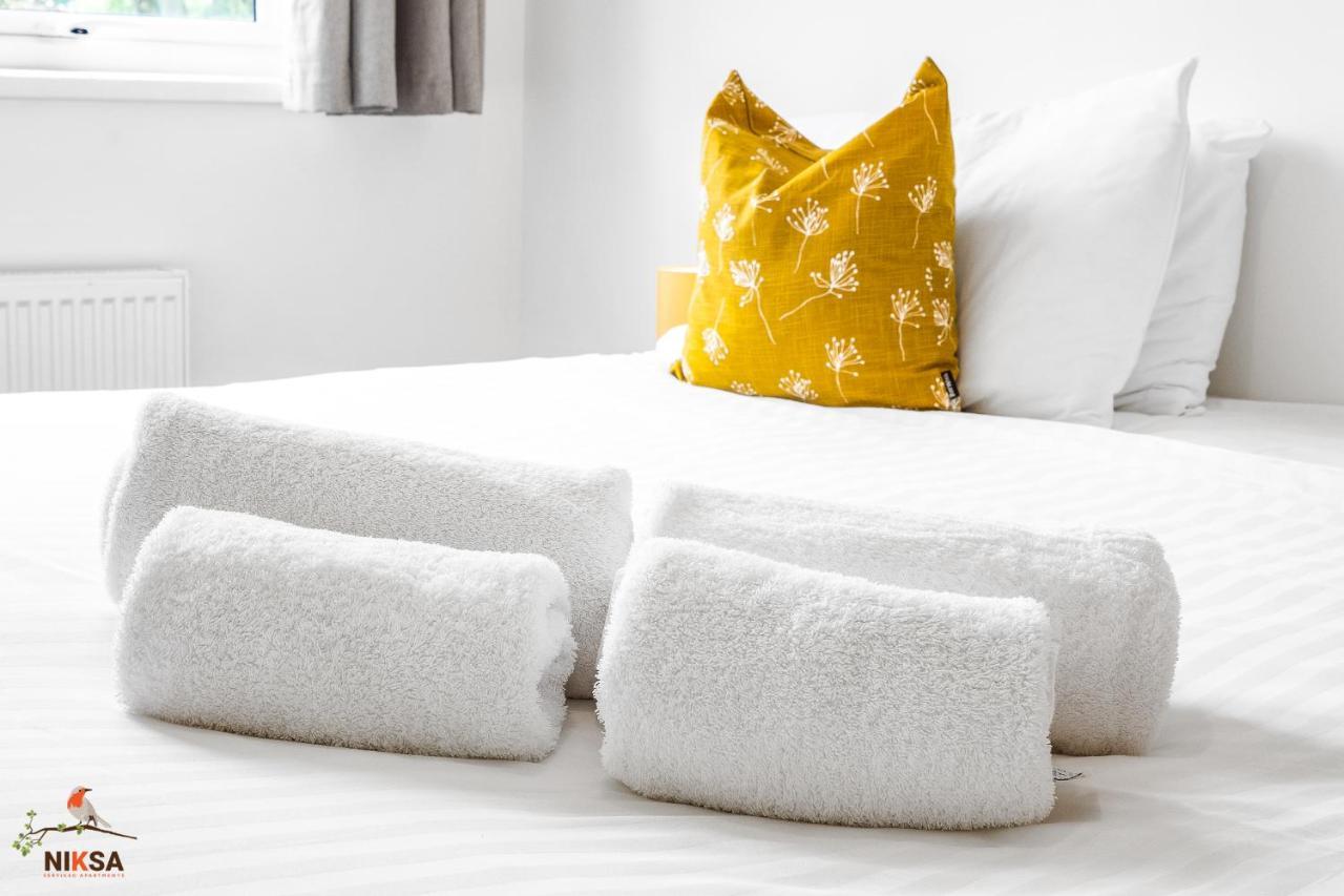 Niksa Serviced Accommodation - 3 Bedroom House Welwyn Garden City Eksteriør billede