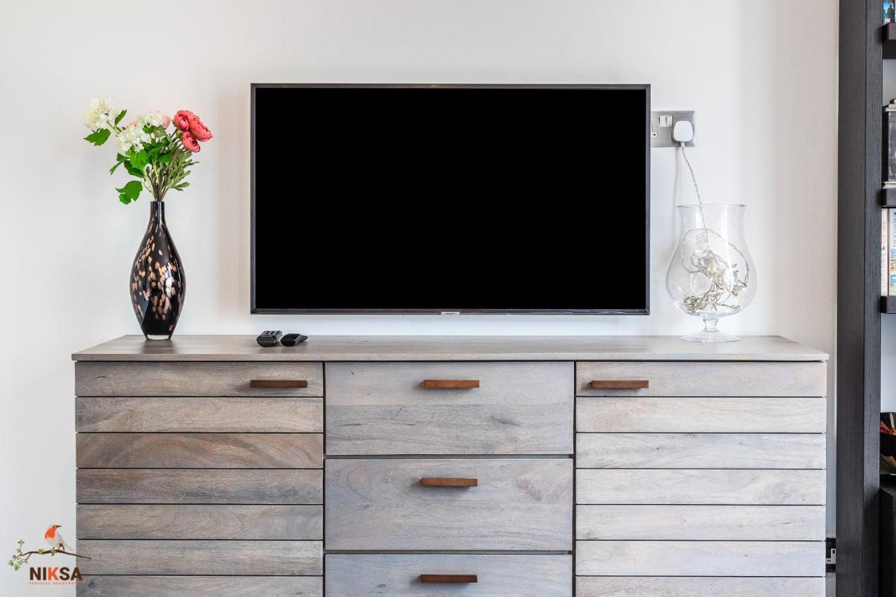 Niksa Serviced Accommodation - 3 Bedroom House Welwyn Garden City Eksteriør billede