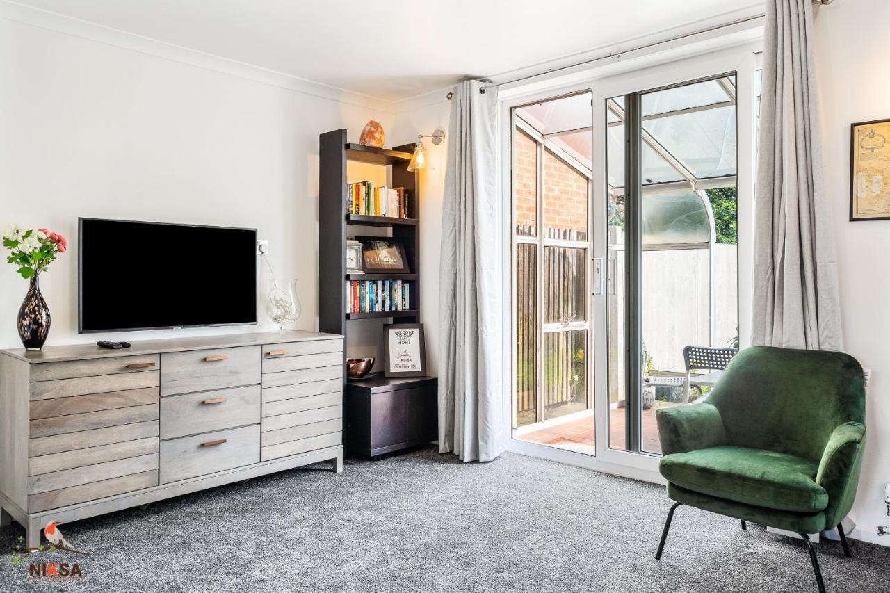 Niksa Serviced Accommodation - 3 Bedroom House Welwyn Garden City Eksteriør billede