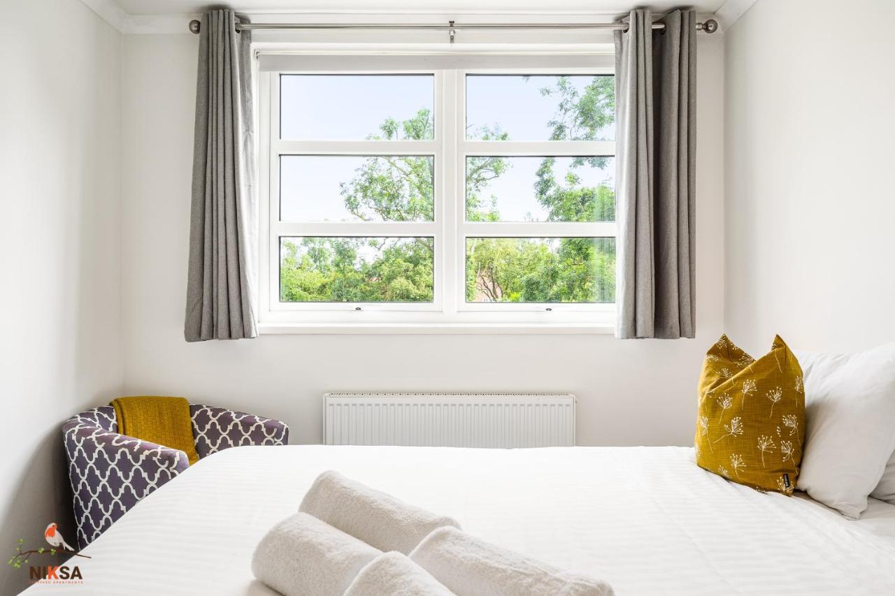 Niksa Serviced Accommodation - 3 Bedroom House Welwyn Garden City Eksteriør billede