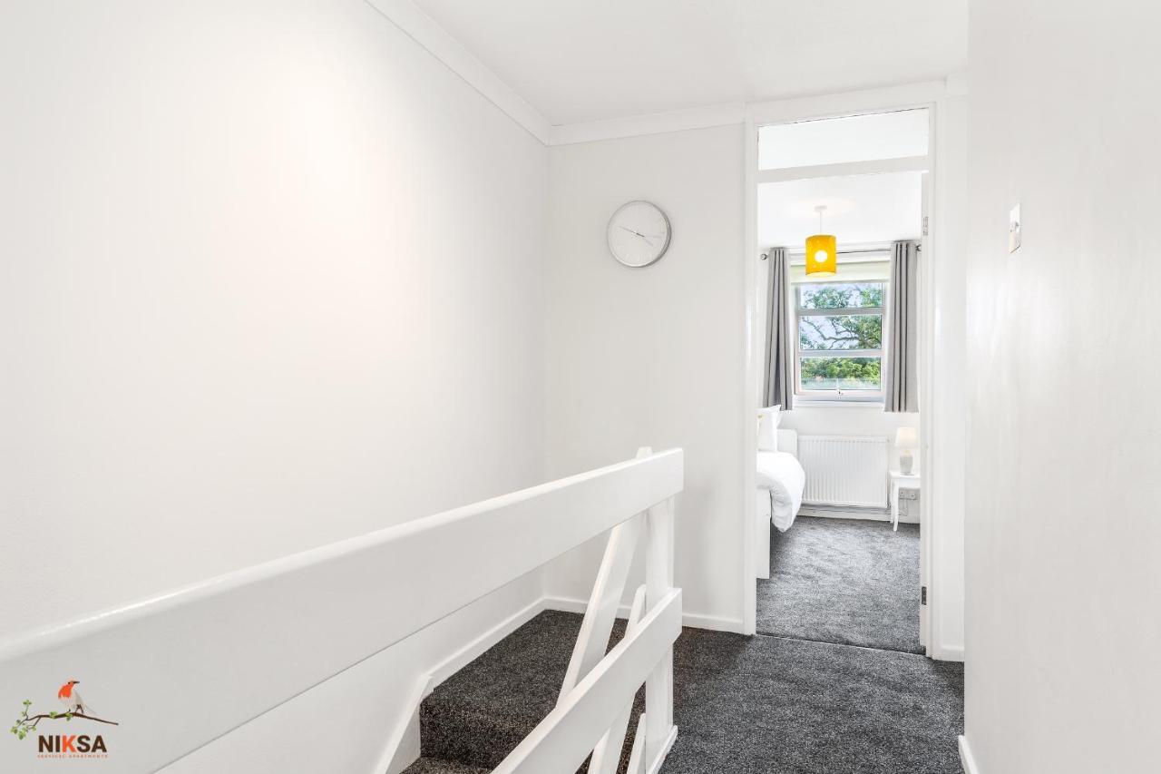 Niksa Serviced Accommodation - 3 Bedroom House Welwyn Garden City Eksteriør billede
